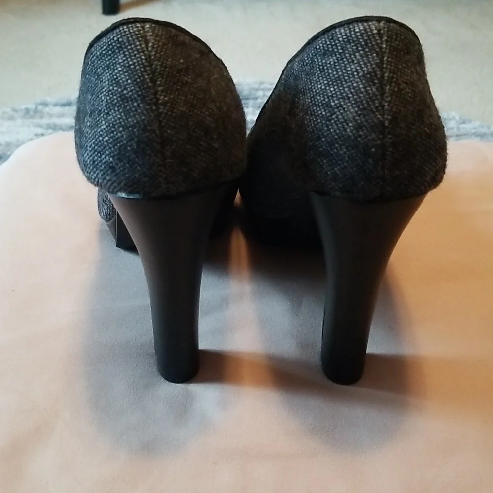 Beautiful, open-toe and tasseled heels - Picture 7 of 8